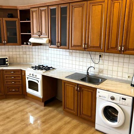 Gil Apartment Квартира В Самом Центре Малая Рафанда Oezjhorod Buitenkant foto