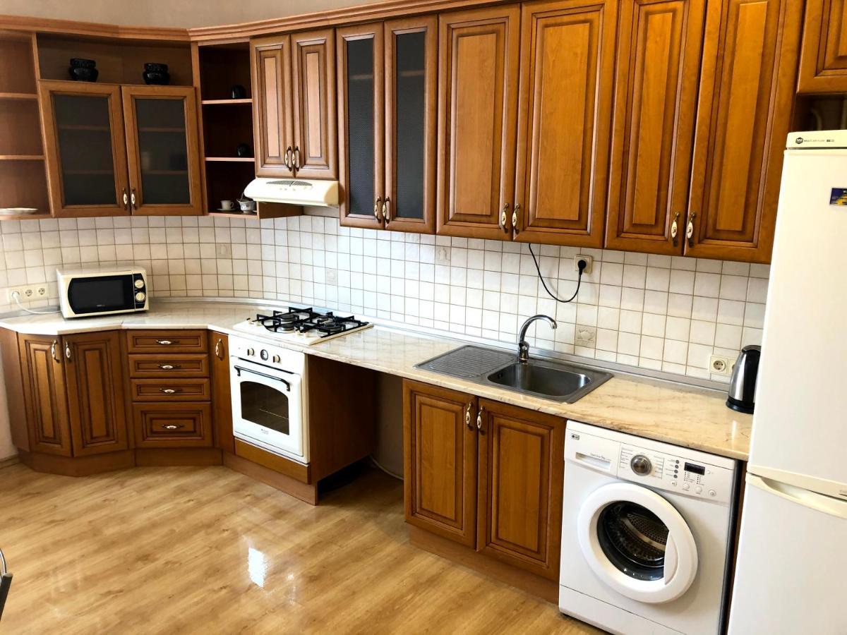 Gil Apartment Квартира В Самом Центре Малая Рафанда Oezjhorod Buitenkant foto