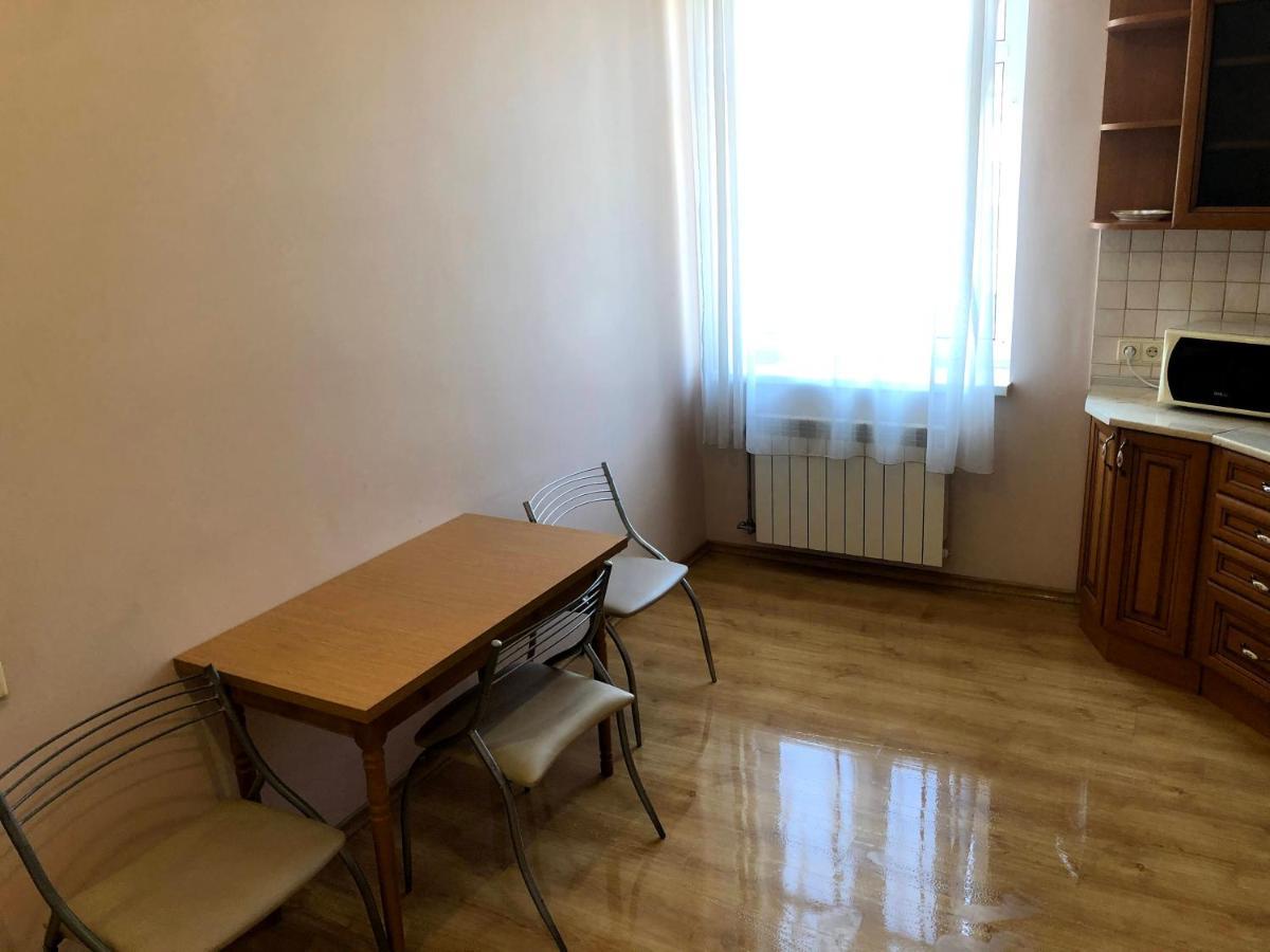 Gil Apartment Квартира В Самом Центре Малая Рафанда Oezjhorod Buitenkant foto